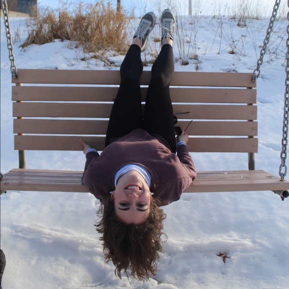 Meet your Posher, Gabby - Picture 1 of 2